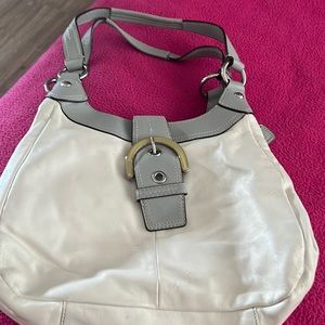 Vintage coach shoulder bag no crossbody handles in good condition small